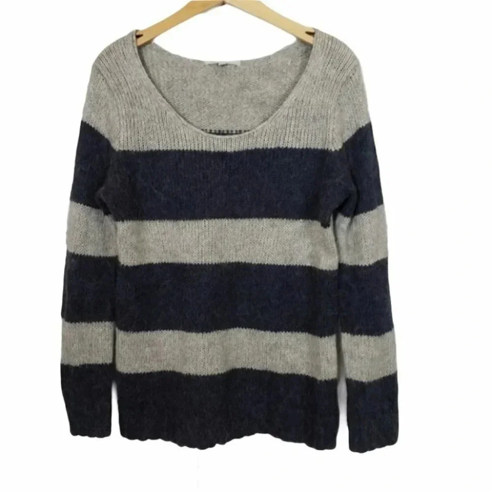 Gap M navy & grey color‎ block 16% alpaca blend sweater